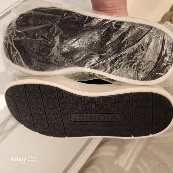 Vionic Black Leather "Kimmie" Slip On Sneakers. NIB. Size 5 - Picture 7 of 11